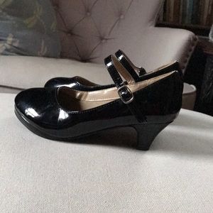 Patent leather Mary Janes